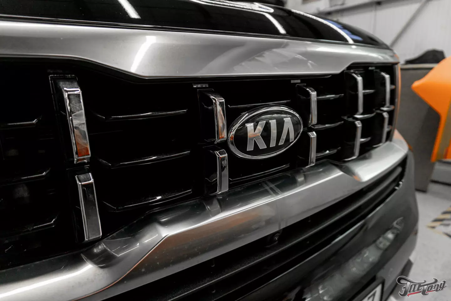 Комплексная шумоизоляция, антихром и ремонт бампера для Kia Mohave